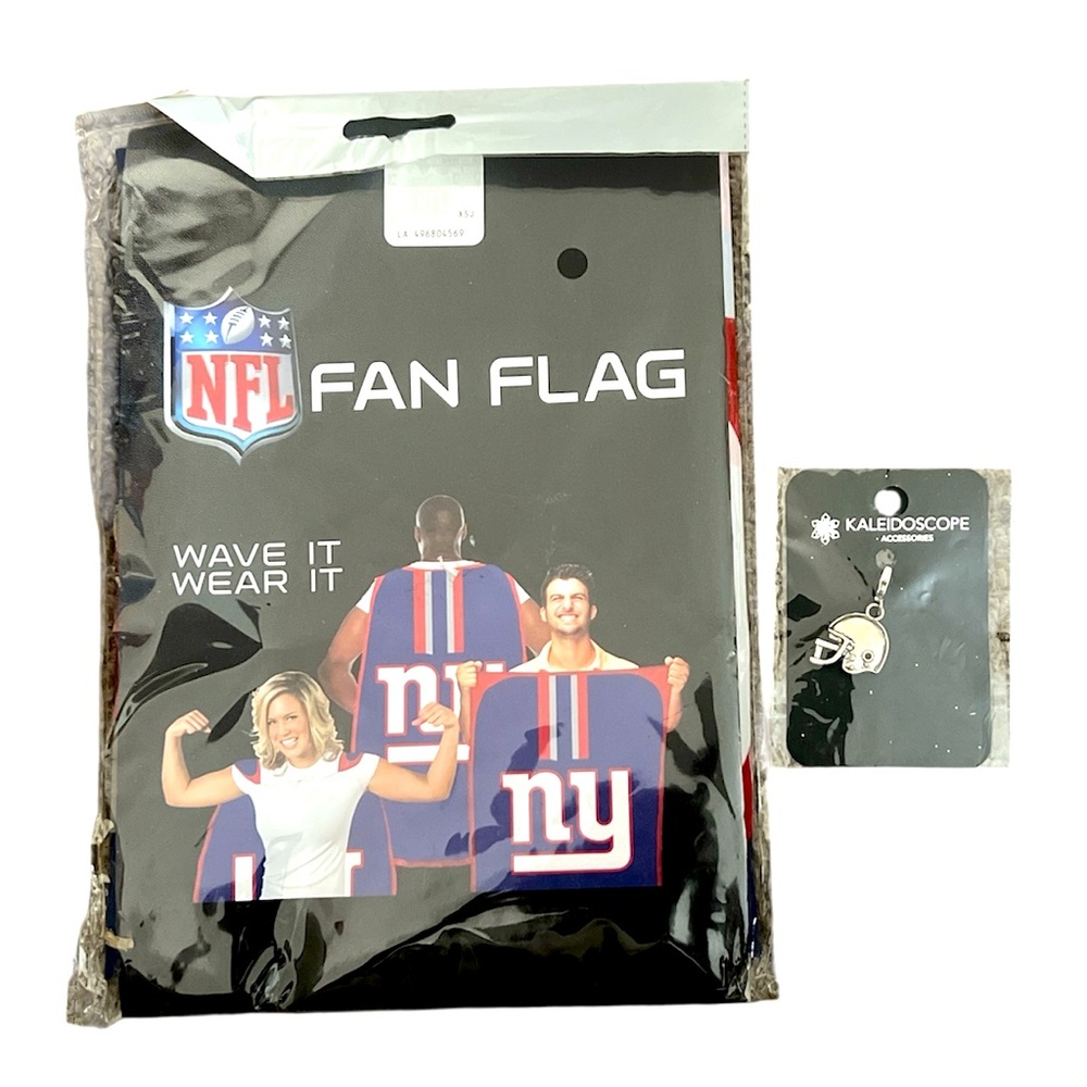 NFL New York Giants Fan Flag & Helmet Charm Flag Sz: 31.5” x 47” Wear or Wave